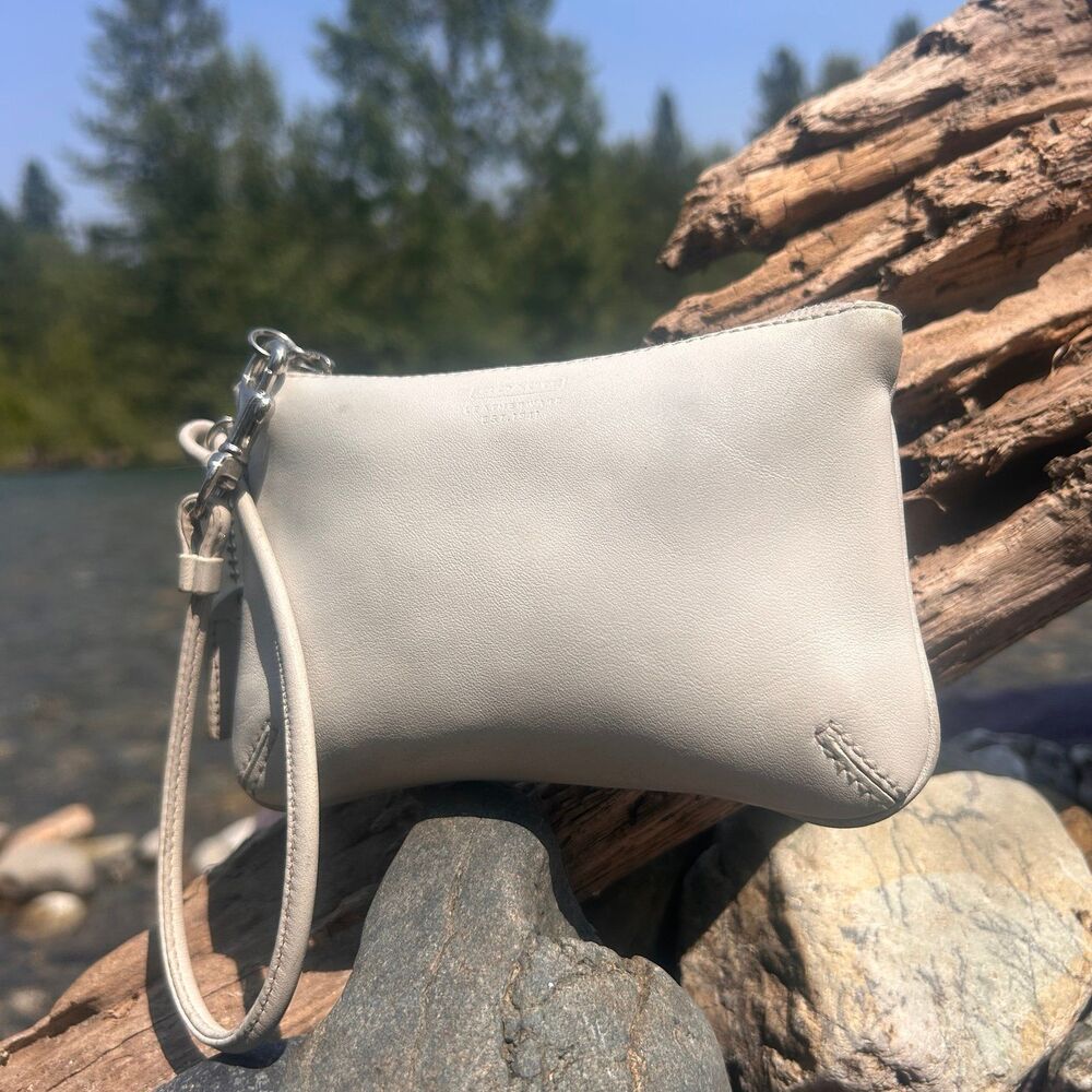 Vintage Coach White Glove Tanned Leather Wristlet with Original Hangtag